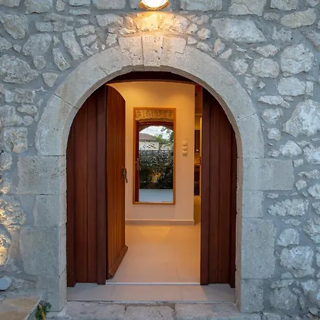 Chrisanto 1865 فيلة Katouna