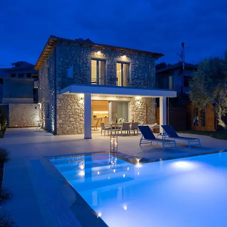 Chrisanto 1865 Βίλα *